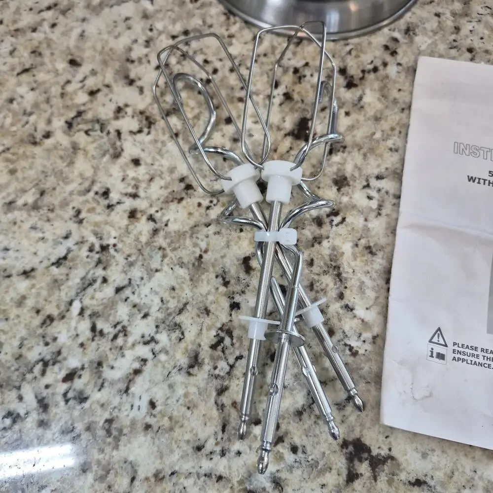 Crofton 5 Speed Mixer TSK-941SSN Stainless Steel Bowl With 2 Attachments Working